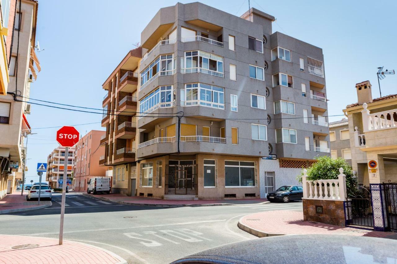 Apartamento Berry Playa Naufragos ตอร์เรเวียคา ภายนอก รูปภาพ